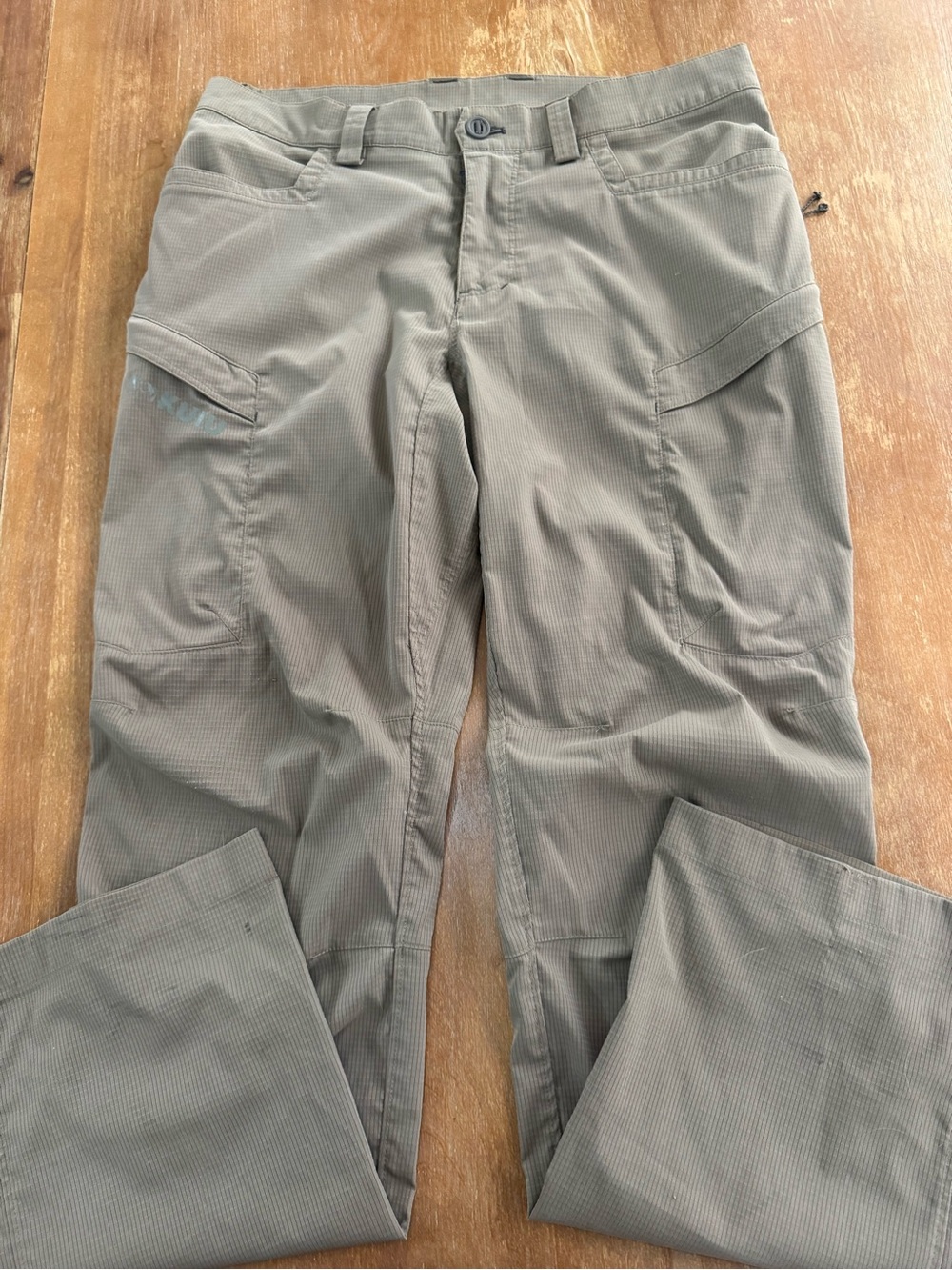 KUIU Men's Cargo Pants in Olive